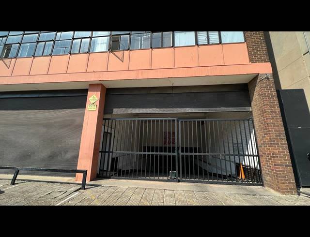 1,000M² WAREHOUSE TO LET IN NEW CENTRE